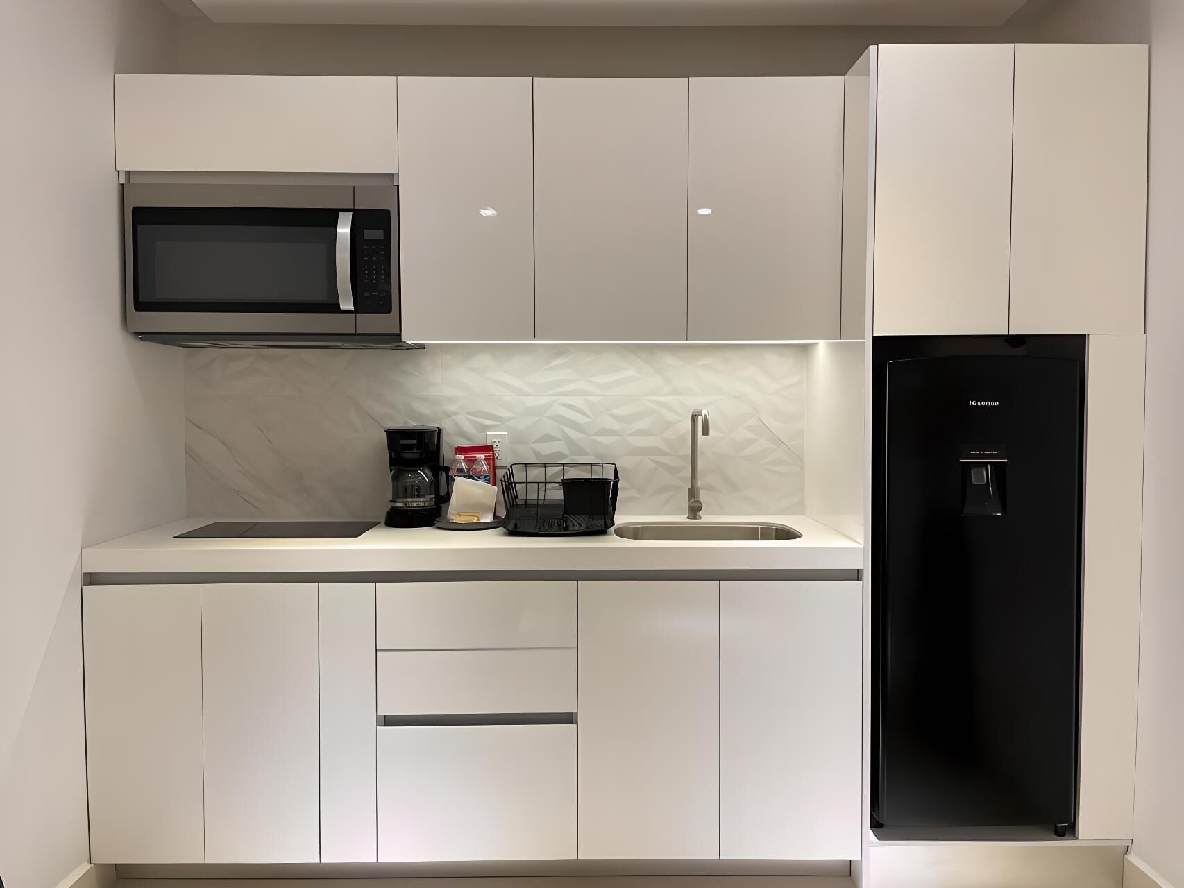 Comfort Apartment, Sea View | Private kitchen | Fridge, microwave, stovetop, cookware/dishes/utensils