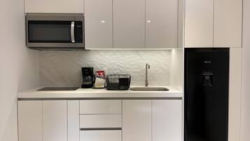 Comfort Apartment, Sea View | Private kitchen | Fridge, microwave, stovetop, cookware/dishes/utensils