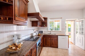 Villa | Private kitchen - Villa in Carvoeiro Near sea Beach (Lagoa)