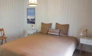 3 bedrooms, iron/ironing board, travel cot, free WiFi
