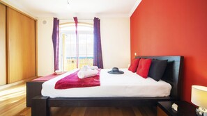 3 habitaciones, tabla de planchar con plancha y ropa de cama 