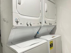 Interior - This is THE ONE! 3Br 2Ba+Pool, 10 Min to anywhere! (Port Orange)