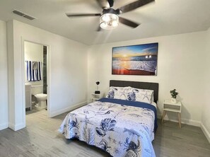 3 bedrooms, iron/ironing board, WiFi, bed sheets - This is THE ONE! 3Br 2Ba+Pool, 10 Min to anywhere! (Port Orange)