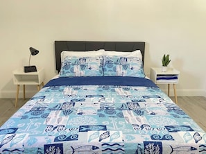 3 bedrooms, iron/ironing board, WiFi, bed sheets