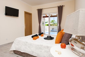 Huvila | 3 makuuhuonetta, silitysrauta/-lauta, vuodevaatteet