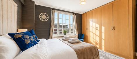 Superior Apartment, 2 Bedrooms | Iron/ironing board, travel crib, free WiFi, bed sheets