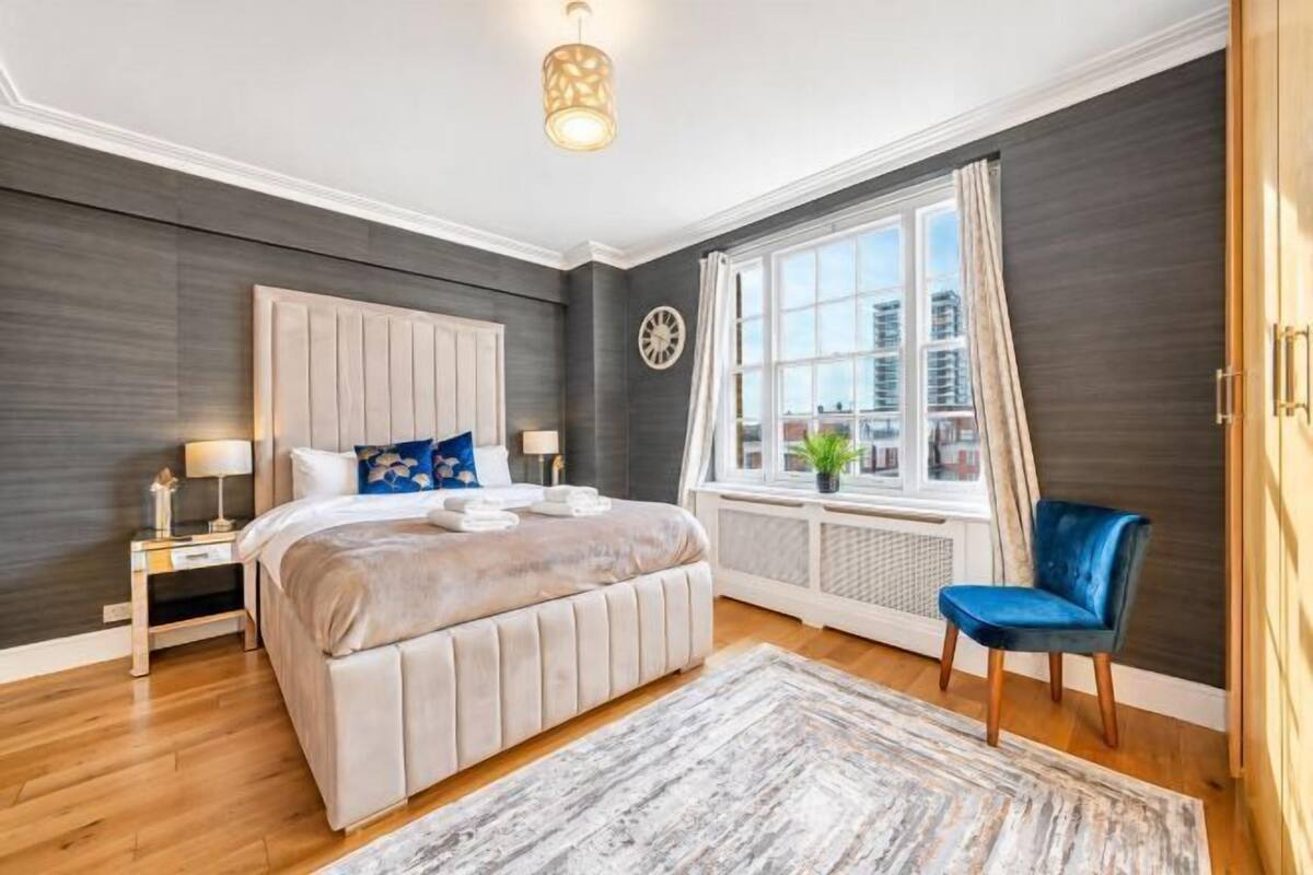 Iron/ironing board, travel cot, free WiFi, bed sheets