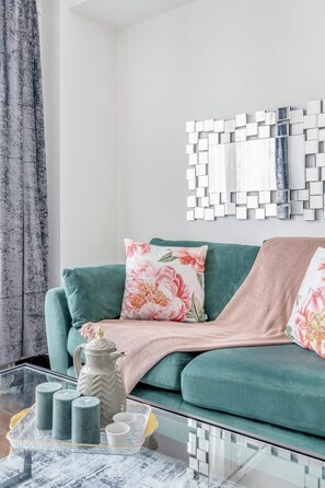 City Apartment, 1 Bedroom, City View | Living area