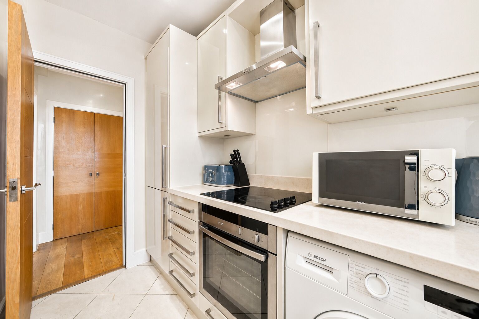 Superior Apartment, 2 Bedrooms | Private kitchen | Fridge, microwave, oven, stovetop