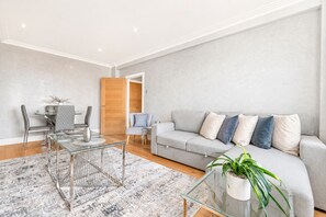 Superior Apartment, 2 Bedrooms | Living area