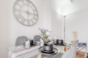 50-cm Smart TV with digital channels - Forset Court Residences (London)