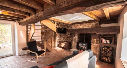 Renovated house, quiet, terrace, river view, sleeps 6, in private woodland