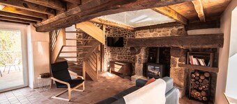 Renovated house, quiet, terrace, river view, sleeps 6, in private woodland