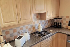 Mikrowelle, Ofen, Geschirrspüler