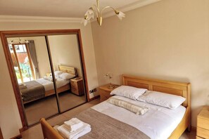 2 chambres, fer et planche à repasser, Wi-Fi, literie fournie