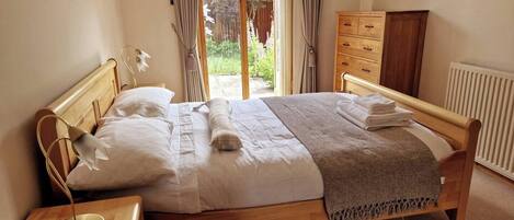 2 habitaciones, tabla de planchar con plancha, wifi y ropa de cama