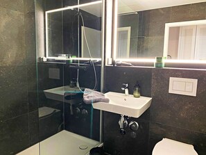 Hårføner, håndklær, såpe og toalettpapir