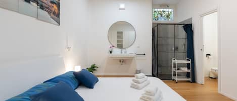 1 bedroom, iron/ironing board, travel crib, WiFi