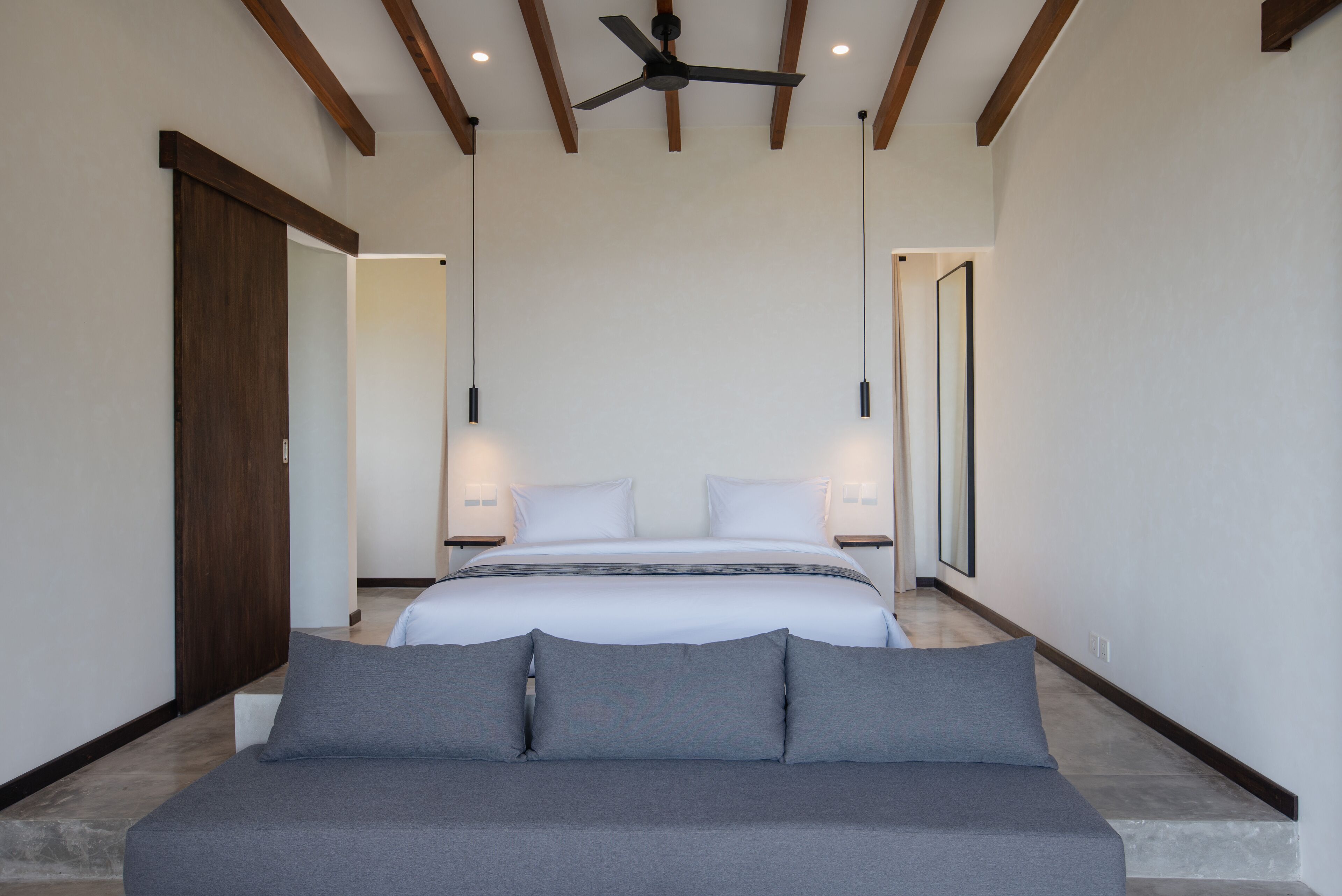 2 bedrooms, in-room safe, desk, iron/ironing board