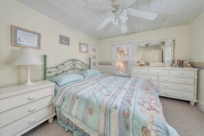 2 makuuhuonetta, silitysrauta/-lauta, ilmainen Wi-Fi