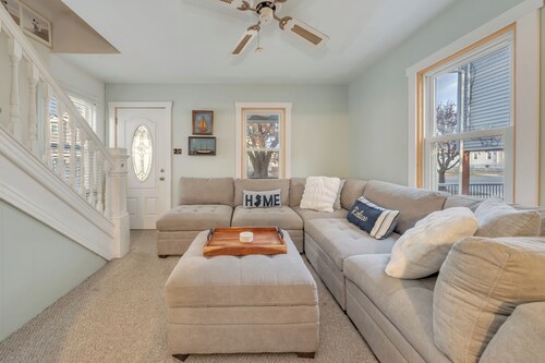 Charming 2-bedroom house in North Wildwood with a great front porch.