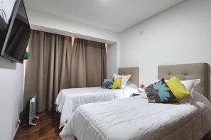 2 habitaciones, tabla de planchar con plancha, wifi y ropa de cama 