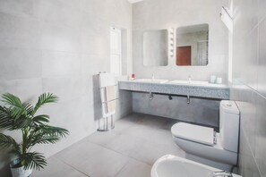 Villa | Badrum | Hårtork