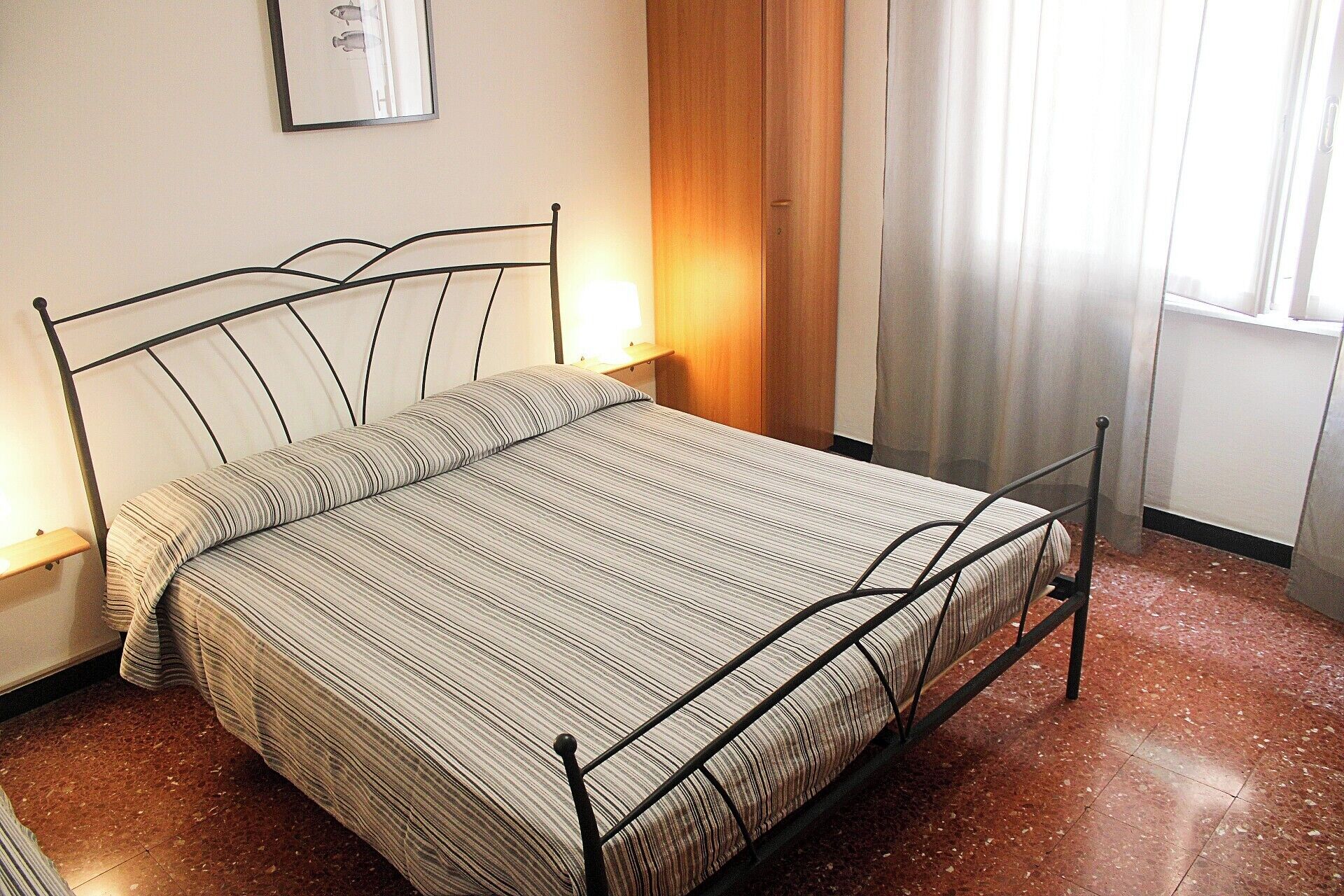 1 chambre, bureau, fer et planche à repasser, Wi-Fi gratuit