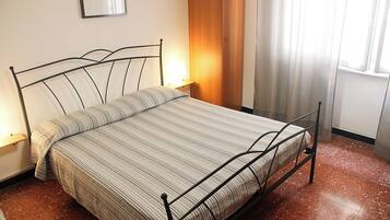 1 chambre, bureau, fer et planche à repasser, Wi-Fi gratuit