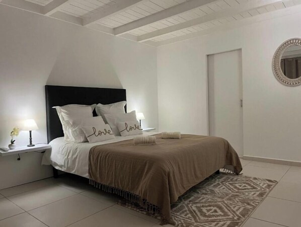 2 bedrooms, iron/ironing board, WiFi, bed sheets