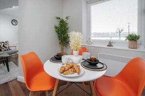 Dining - Cozy Waterfront Apartment w/ Free Parking & Wi-Fi (Ashton-on-Ribble)
