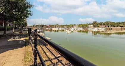 Cozy Waterfront Apartment w/ Free Parking & Wi-Fi