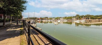 Cozy Waterfront Apartment w/ Free Parking & Wi-Fi