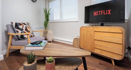 Cozy Waterfront Apartment w/ Free Parking & Wi-Fi