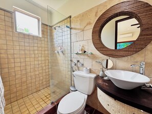 Håndklæder, Sæbe, Shampoo, Toiletpapir