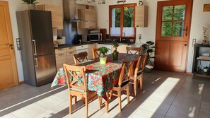 Dining - Comfortable gîte near Saumur and Chinon (Chouzé-sur-Loire)