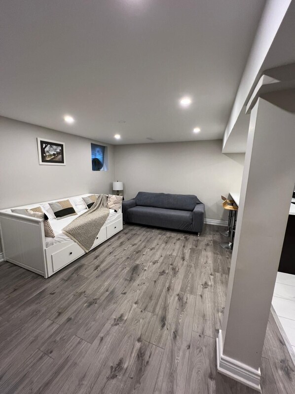 1 dormitorio, escritorio, wifi gratis y ropa de cama