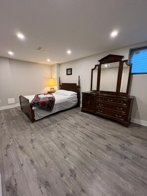 1 bedroom, desk, free WiFi, bed sheets
