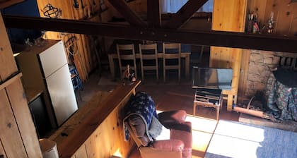 Charming Ski cabin with WiFi near Dodge Ridge, great for family or small group.