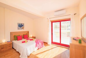 3 bedrooms, iron/ironing board, bed sheets - Villa Acapulco for 6 People (Albufeira)