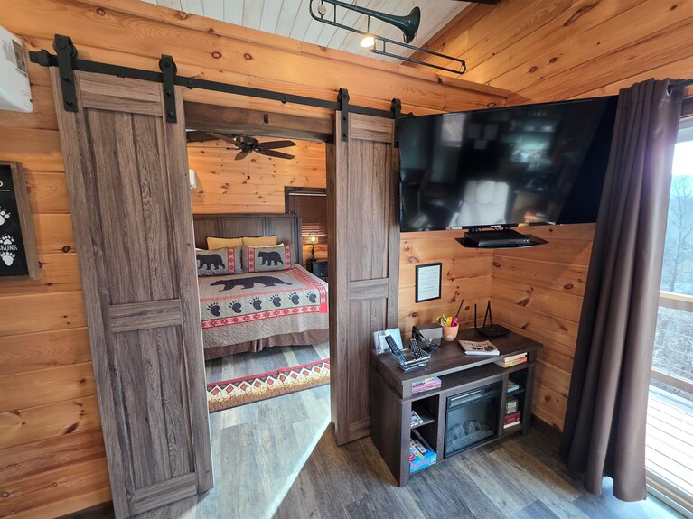 Hot Tub Cabin King Bed Mtn Views Romantic Getaway - Cherokee, NC