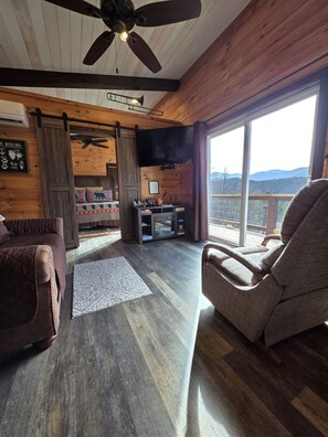 1 bedroom, iron/ironing board, travel cot, free WiFi