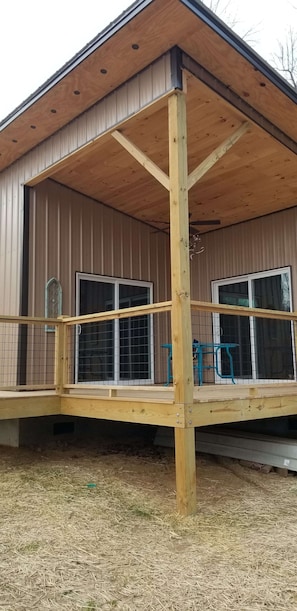 Exterior - Your Cozy Smoky Mtn Basecamp for Adventure (and S’mores) Hot Tub,• 2 Kings (Whittier)