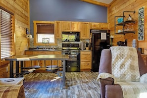 Interior - Your Cozy Smoky Mtn Basecamp for Adventure (and S’mores) Hot Tub,• 2 Kings (Whittier)