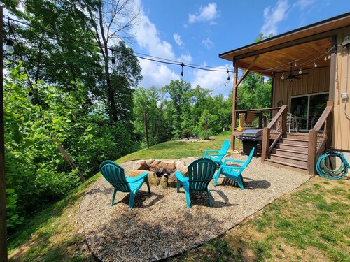 Your Cozy Smoky Mtn Basecamp for Adventure (and S’mores) Hot Tub,• 2 Kings