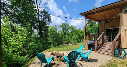 Your Cozy Smoky Mtn Basecamp for Adventure (and S’mores) Hot Tub,• 2 Kings