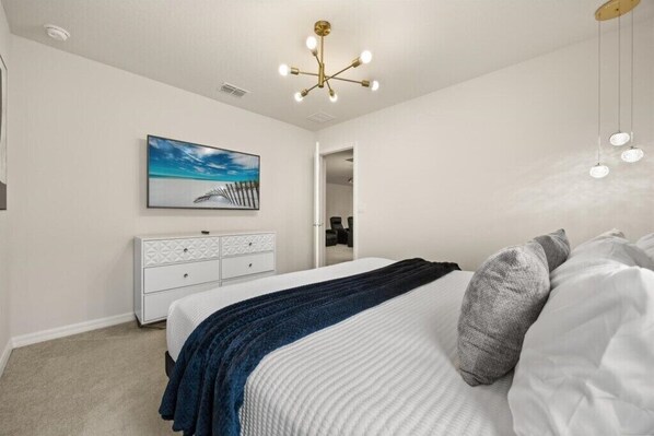 Room - 8 Bedrooms / 6 Bathrooms / Windsor Island (4189LA) (Davenport)