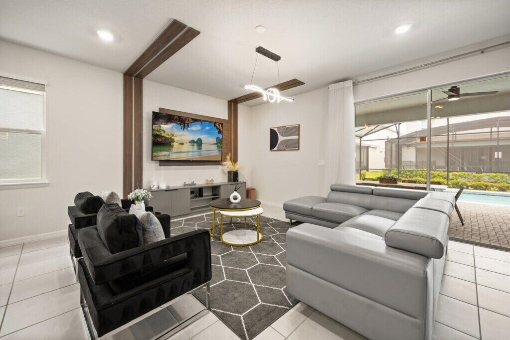 8 Bedrooms / 6 Bathrooms / Windsor Island (4189la) - Four Corners, FL
