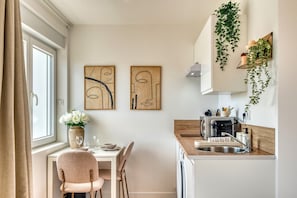 Fridge, microwave, stovetop, coffee/tea maker