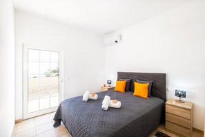 Villa | 6 bedrooms, iron/ironing board, bed sheets - Villa in Albufeira Near Beaches and Golf (Albufeira)